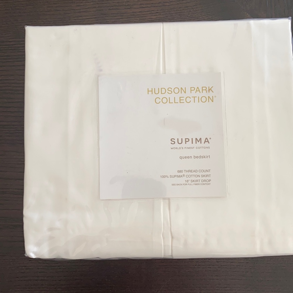 Bedskirt queen size